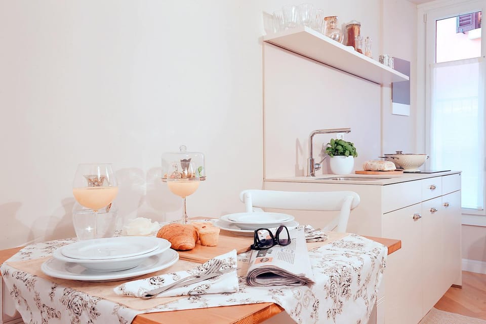 Kitchen or kitchenette, Decorative detail, Dining area