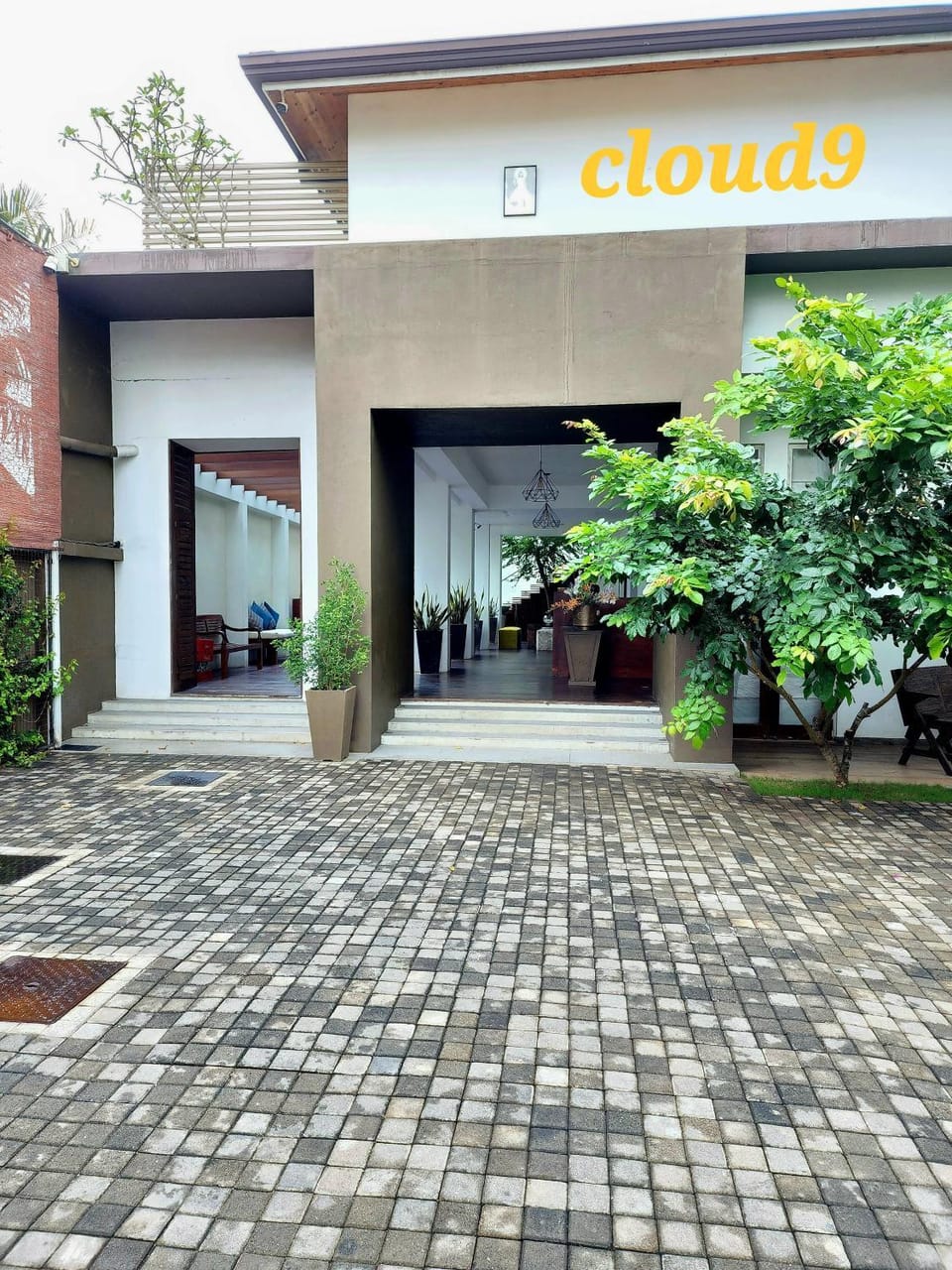 Facade/entrance
