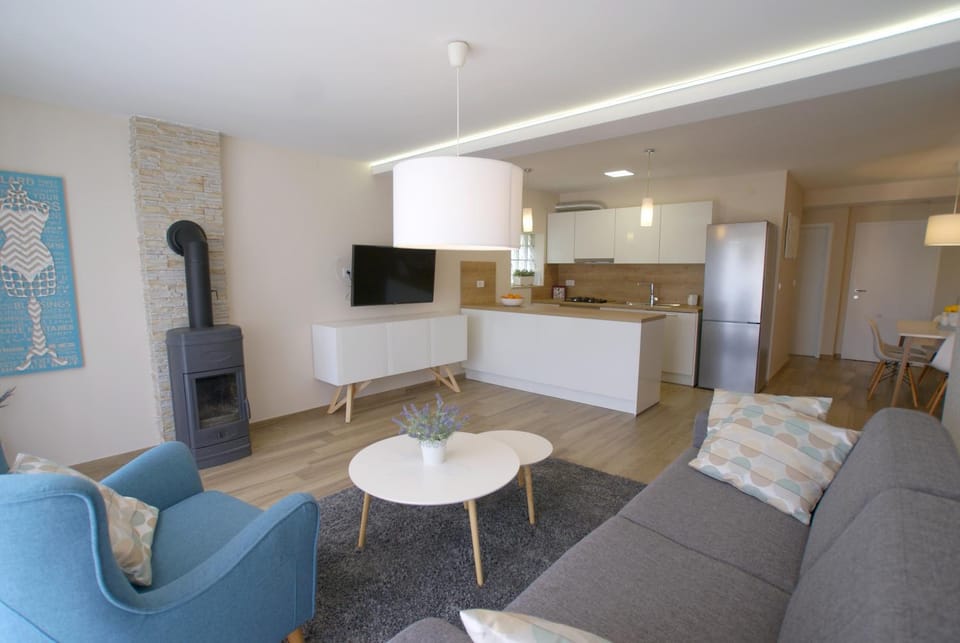 Kitchen or kitchenette, Living room