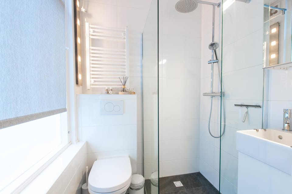 Shower, Toilet, Bathroom, towels