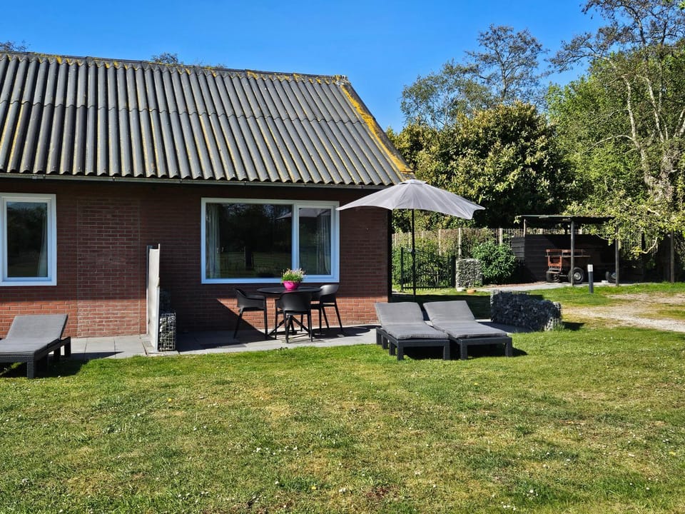 Property building, Spring, Day, Garden, Garden, Balcony/Terrace, Garden view, pet friendly, sunbed