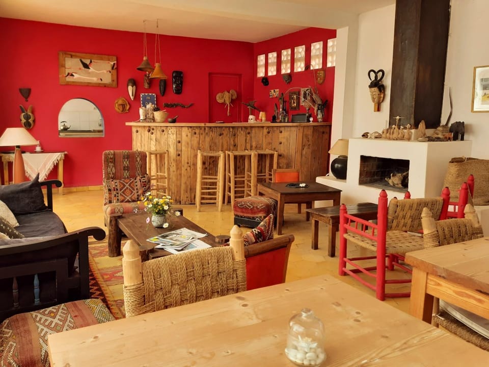 Restaurant/places to eat, Lounge or bar, Breakfast, Dinner