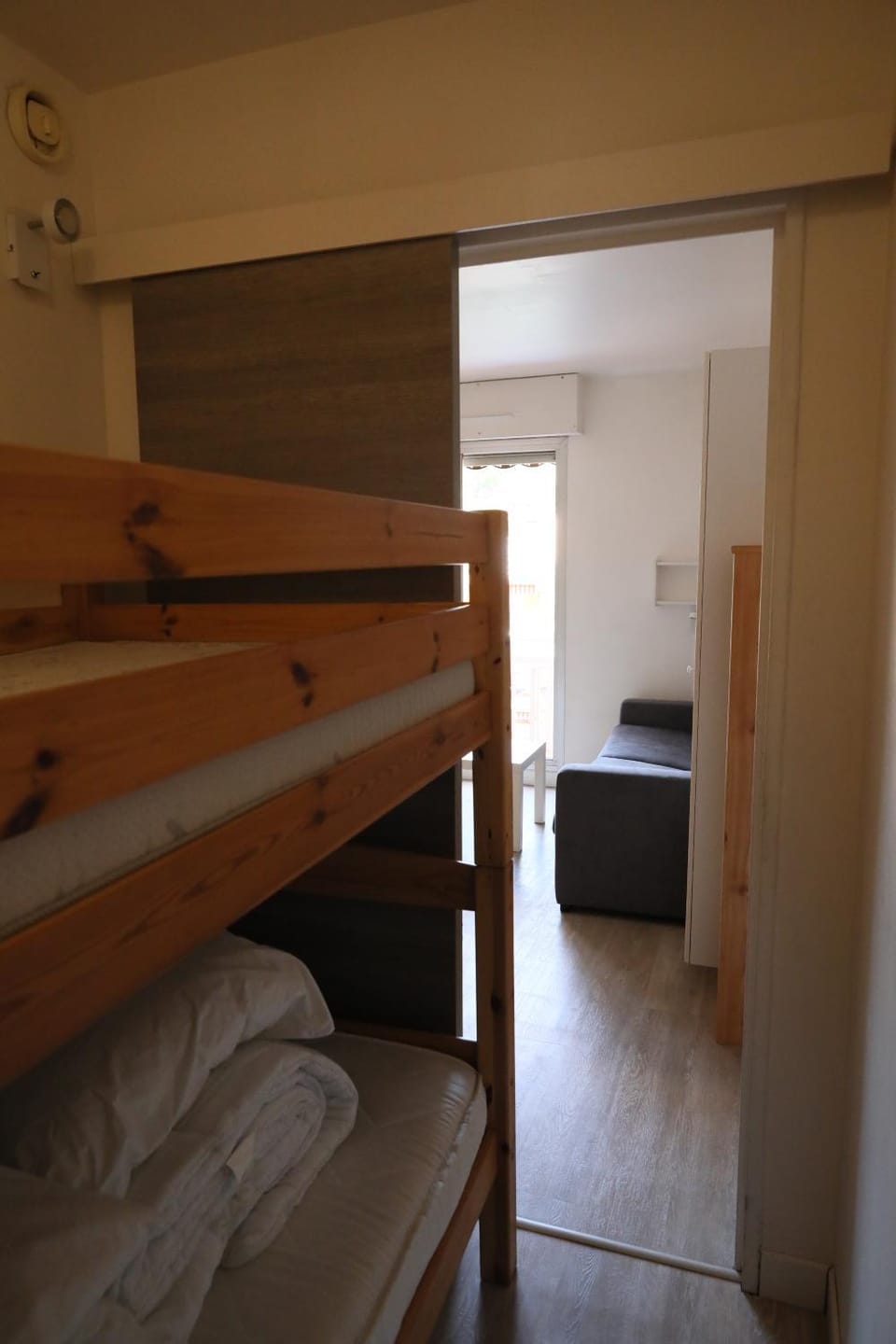 Bedroom, bunk bed