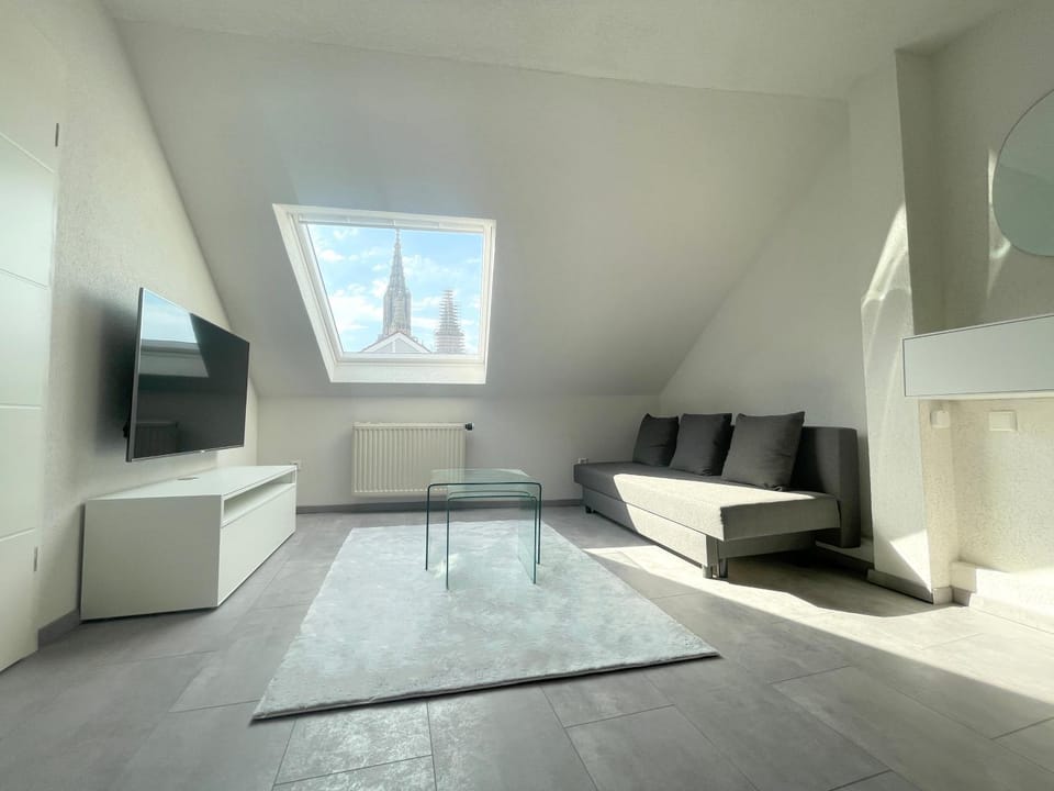 TV and multimedia, View (from property/room), Living room, Landmark view