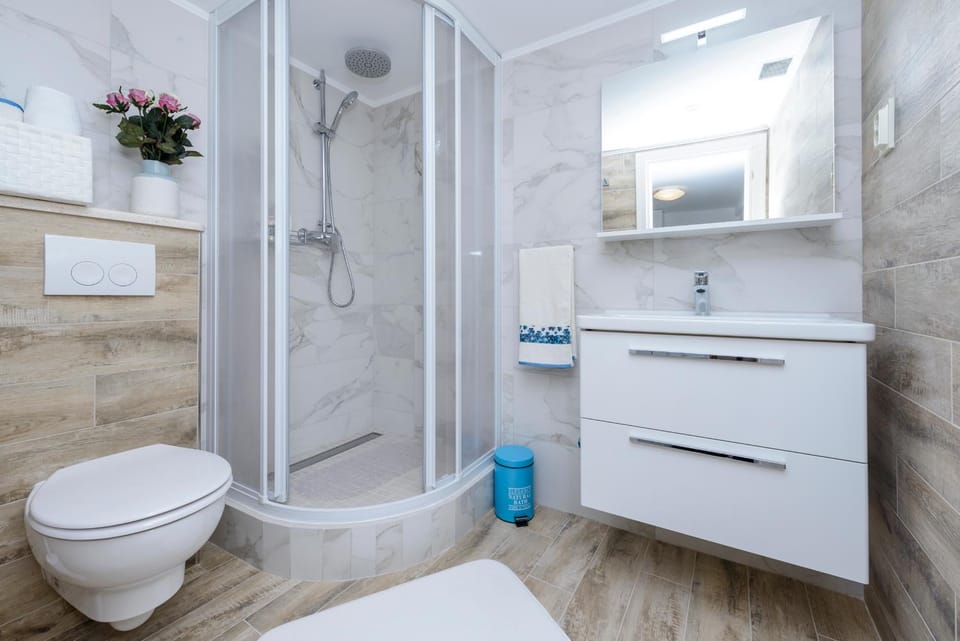 Shower, Toilet, Bathroom