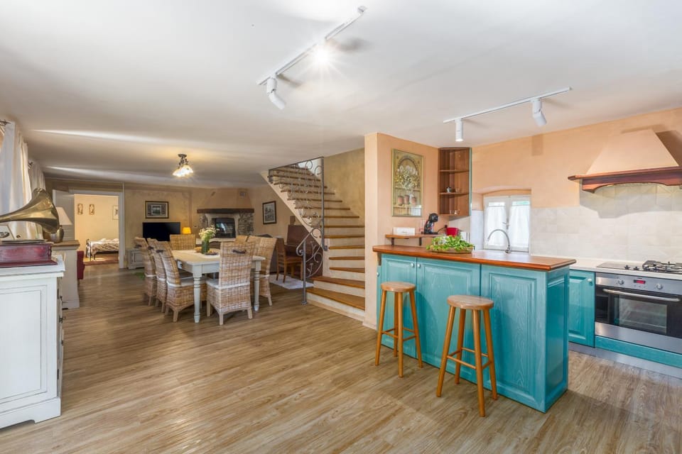Living room, Dining area, kitchen
