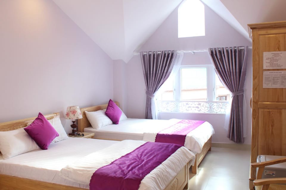 Photo of the whole room, Bedroom, City view, Street view