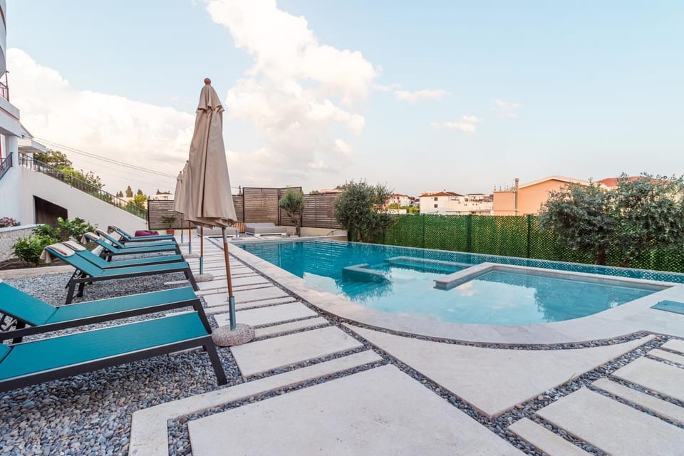 Swimming pool, Swimming pool