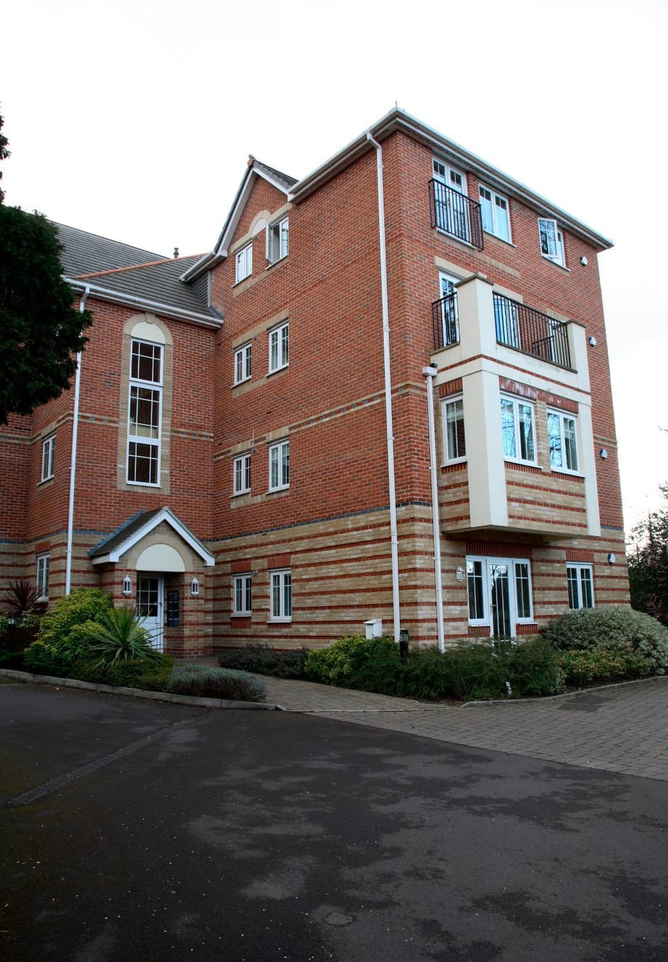 Basingstoke Apartments - Westlands House, City Centre, Home-From-Home Apartment in Basingstoke