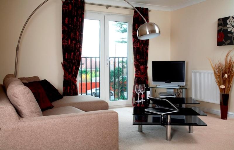 Basingstoke Apartments - Westlands House, City Centre, Home-From-Home Apartment in Basingstoke