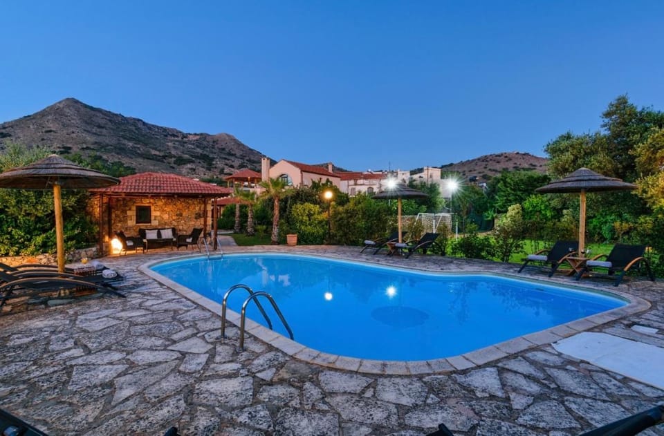 Property building, Mountain view, Pool view, Swimming pool