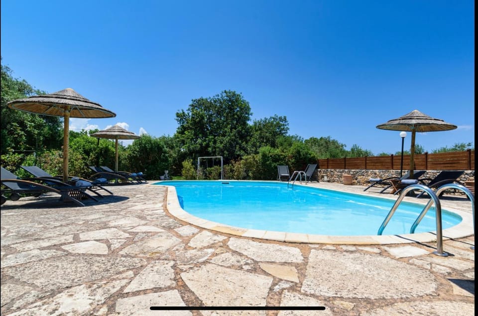 Day, Swimming pool, sunbed