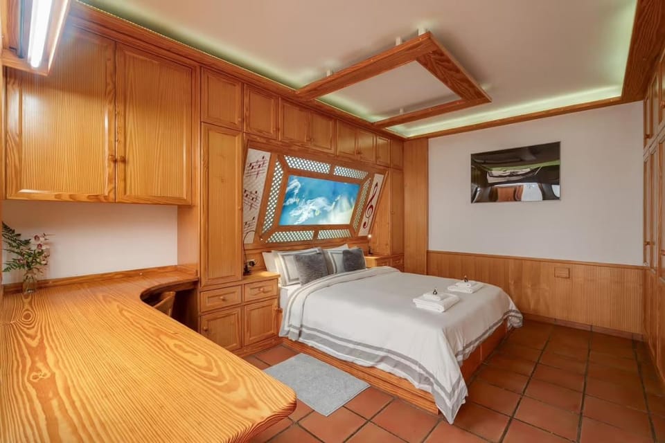 Bed, Photo of the whole room, Bedroom, wardrobe