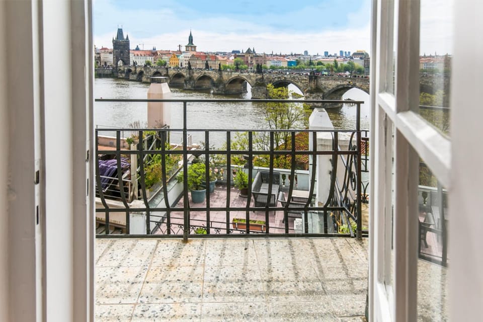 Day, View (from property/room), Balcony/Terrace, City view, Landmark view, River view
