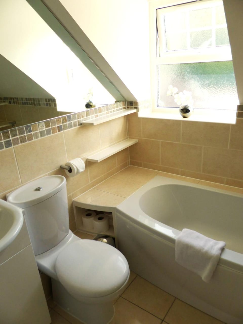 Basingstoke Apartments - St Raphael House, City Centre Charming Apartments Apartment in Basingstoke