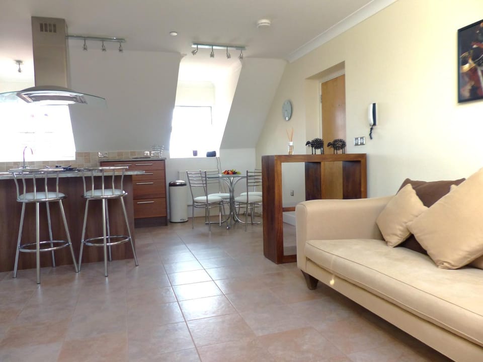 Basingstoke Apartments - St Raphael House, City Centre Charming Apartments Apartment in Basingstoke