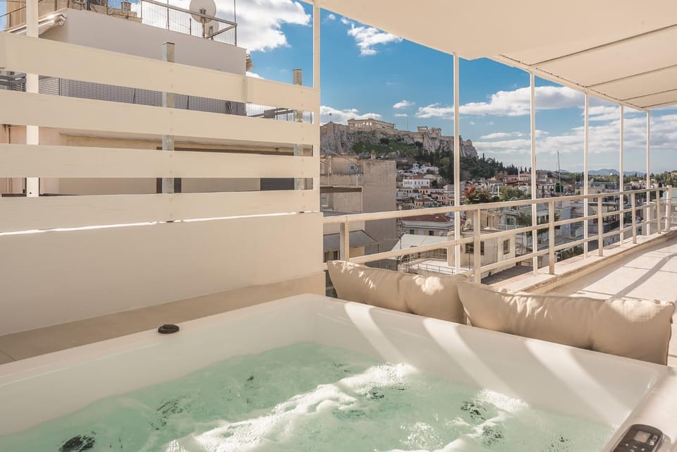 Hot Tub, View (from property/room), City view, Landmark view
