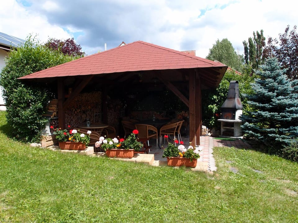 BBQ facilities, Garden, Garden, Seating area