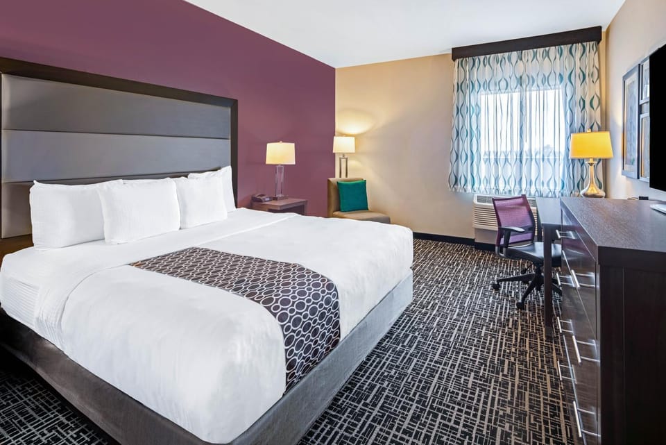 Bed, Seating area, Bedroom