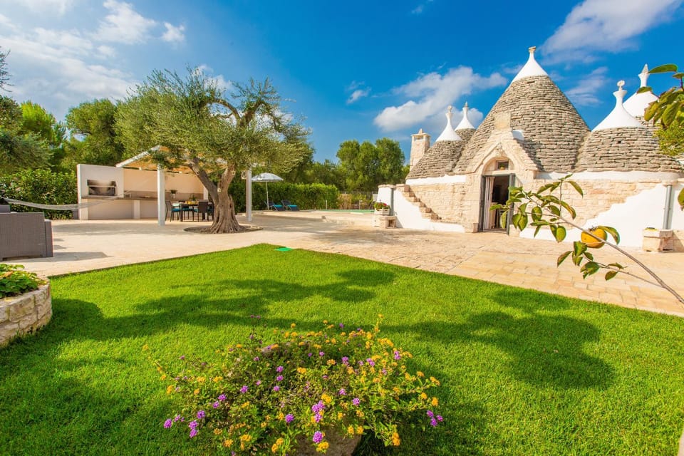 Property building, Patio, Garden
