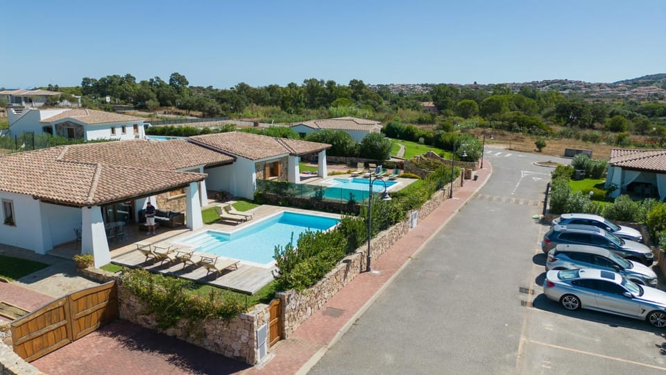 Property building, Bird's eye view, Pool view