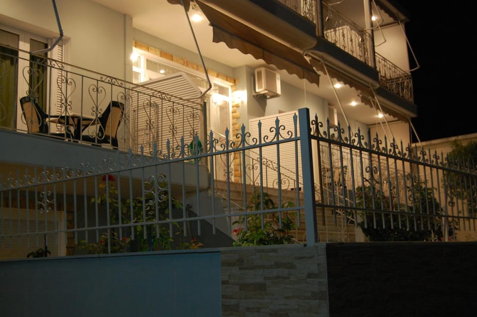Facade/entrance, Night