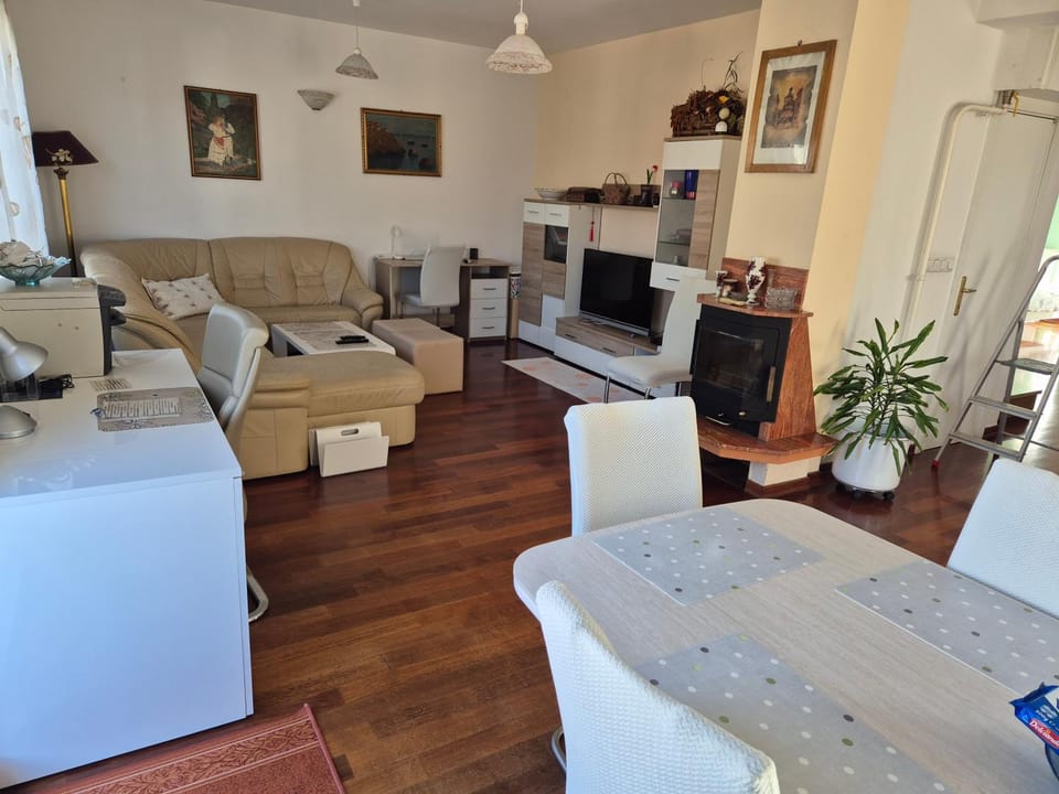 Communal lounge/ TV room, TV and multimedia, Living room