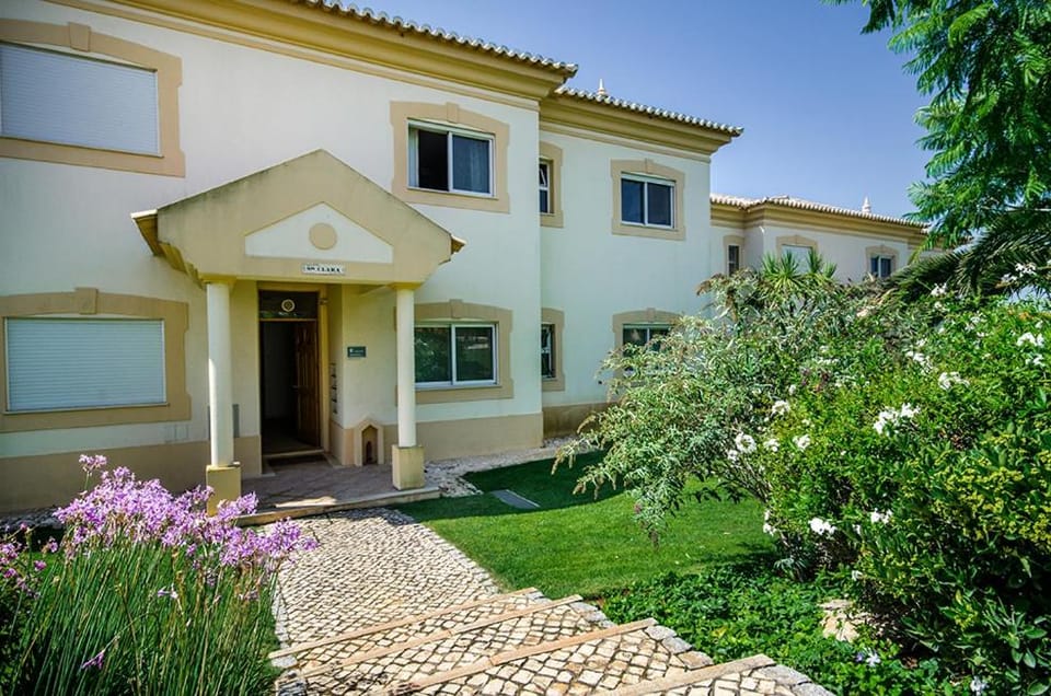 Property building, Facade/entrance, Garden