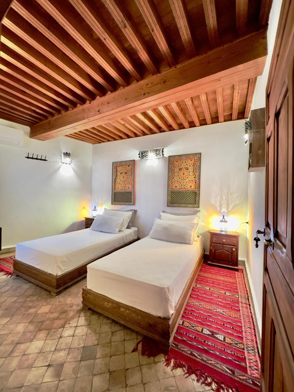 Bed, Photo of the whole room, Decorative detail, Bedroom