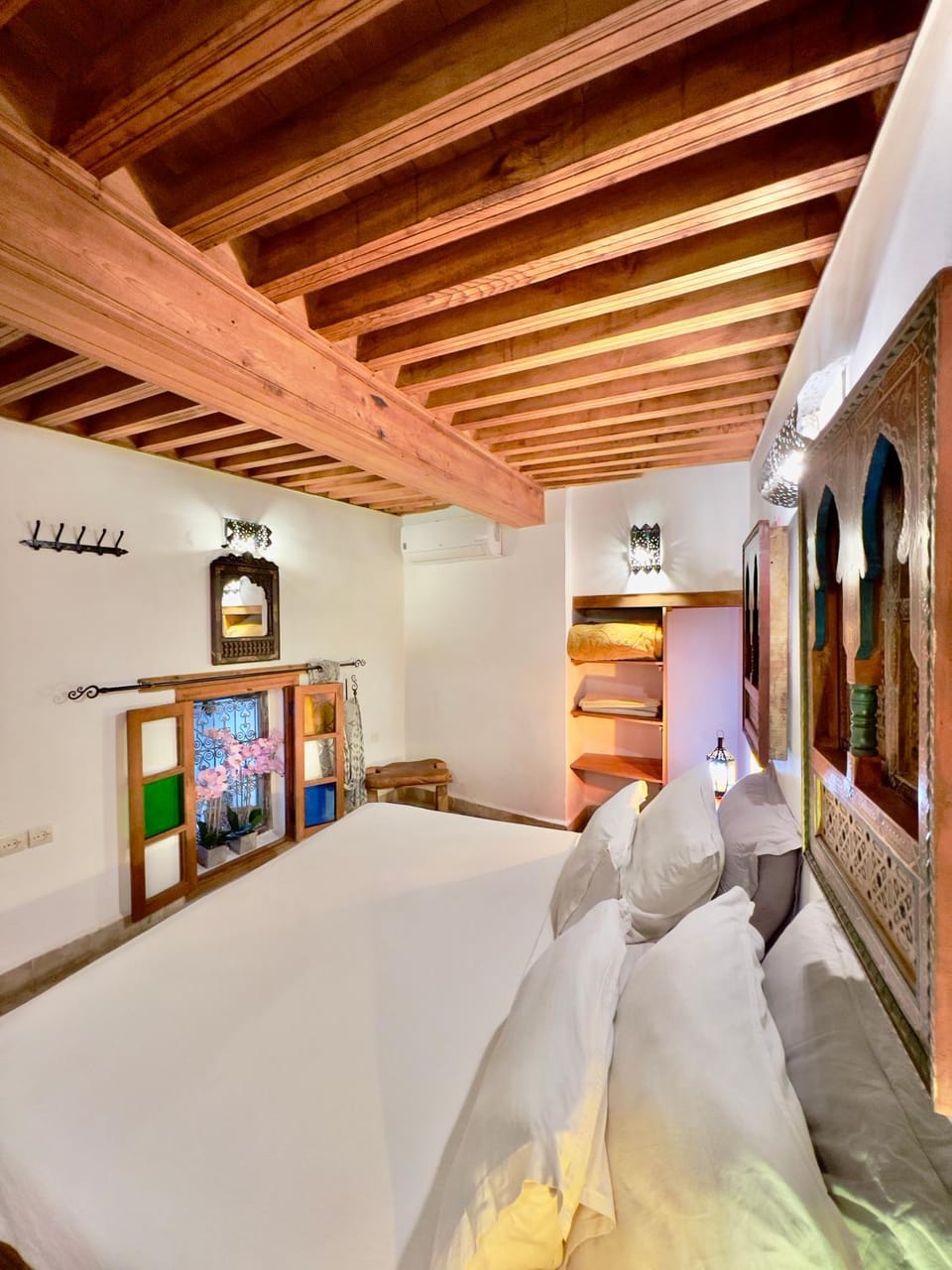 Property building, Bed, Decorative detail, Bedroom