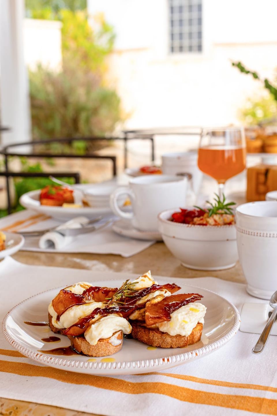 Patio, Breakfast