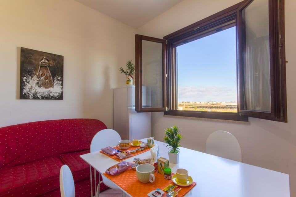 TV and multimedia, Kitchen or kitchenette, Dining area