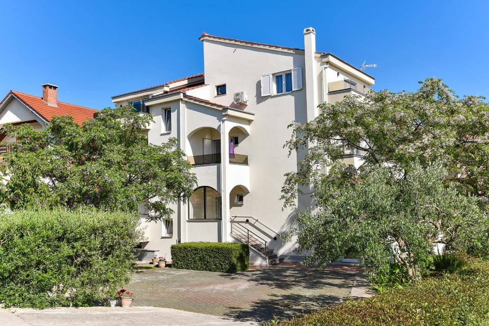 Property building, Day