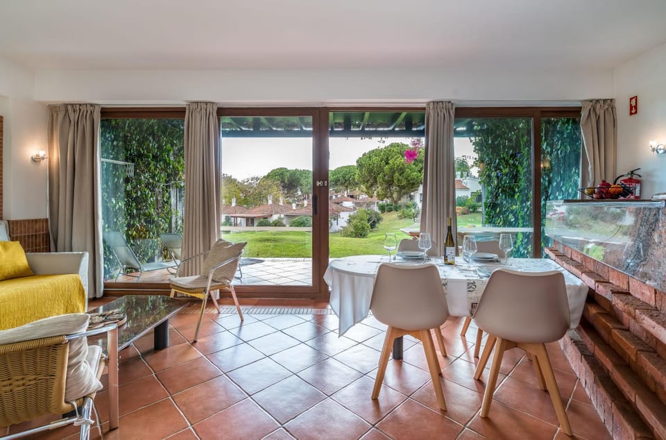 Dining area, On site, Garden view