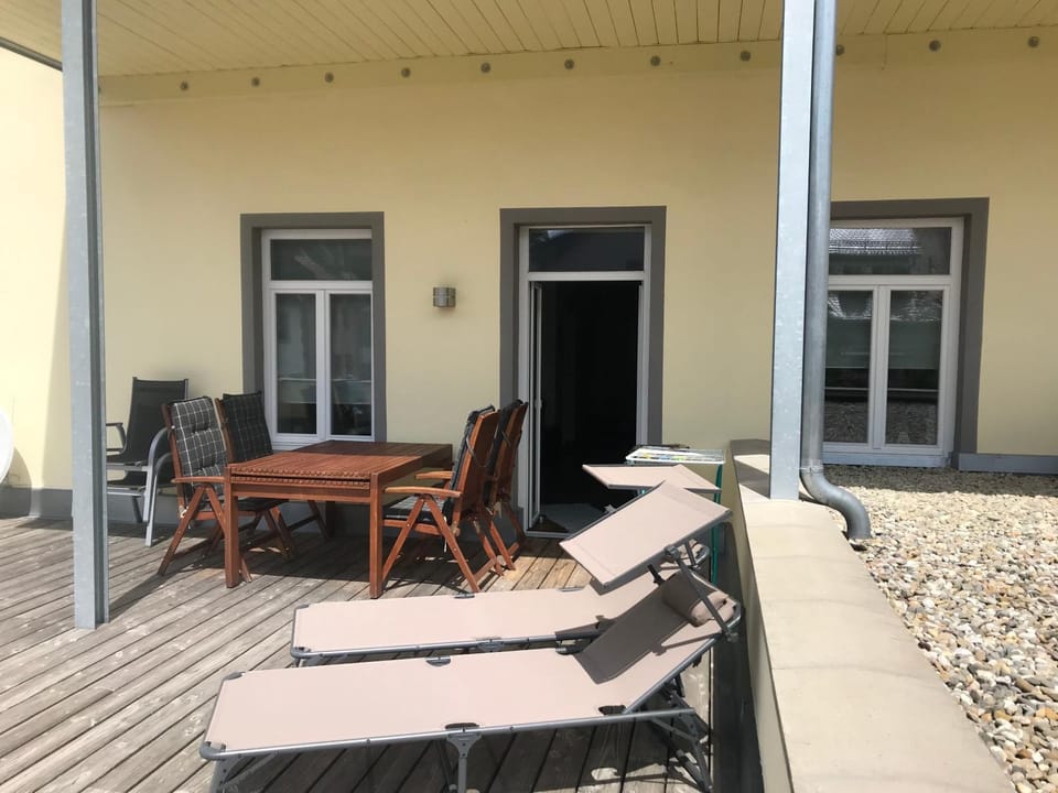 View (from property/room), Balcony/Terrace, Balcony/Terrace, Seating area, Dining area, sunbed