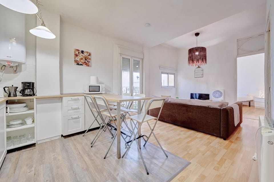 Coffee/tea facilities, Kitchen or kitchenette, Photo of the whole room