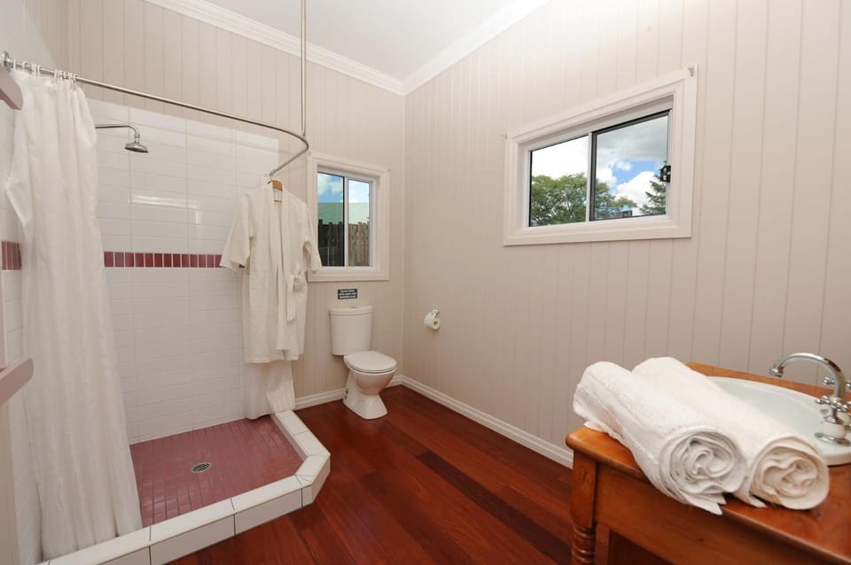 Samford Lakes Rural Accommodation Villa in Brisbane