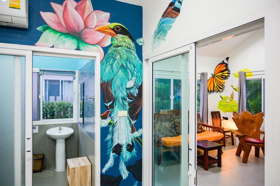 Toilet, Living room