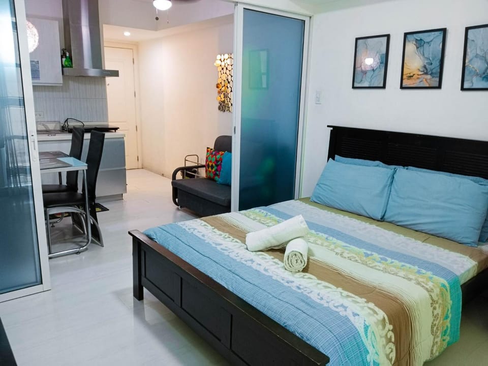 Azure Tropical Paradise Apartment in Paranaque