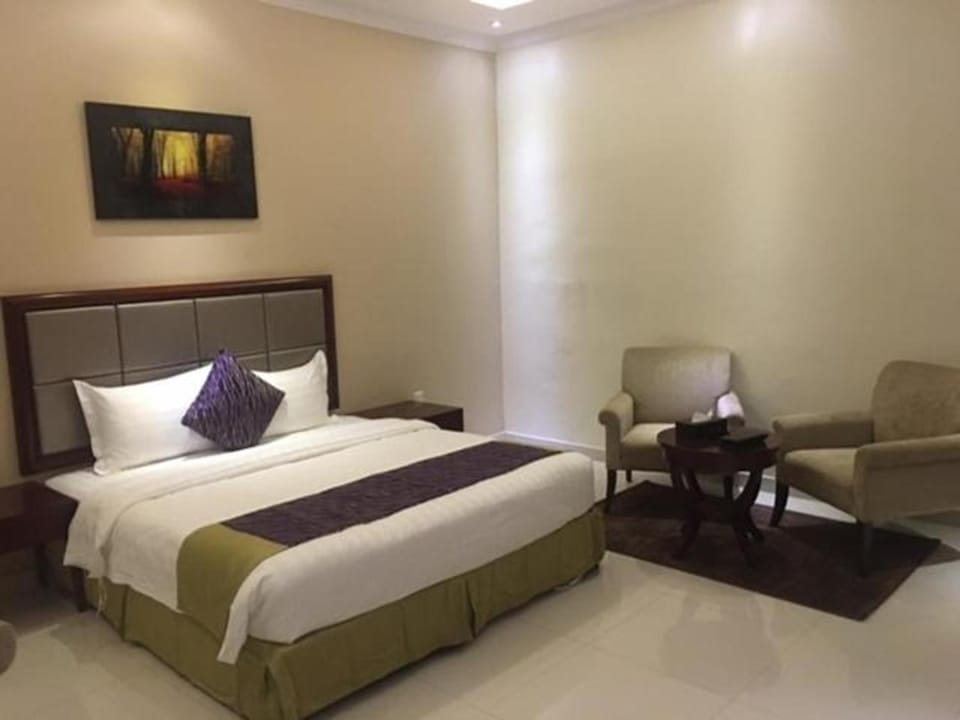 Bed, Seating area, Bedroom