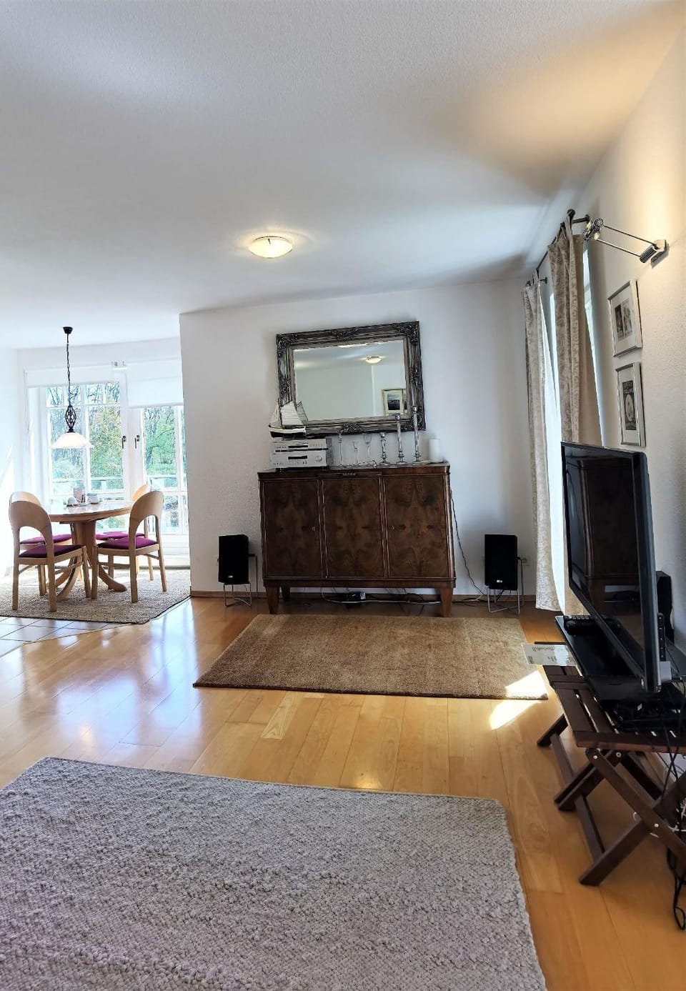 TV and multimedia, Living room, Dining area, Garden view