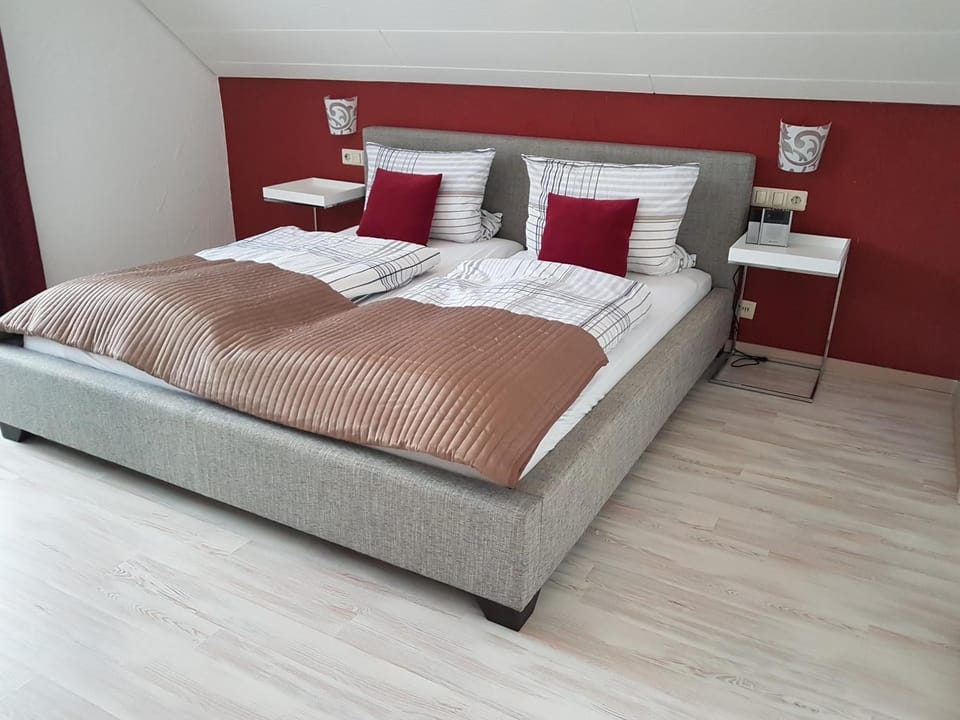 Bedroom, Pets, Family