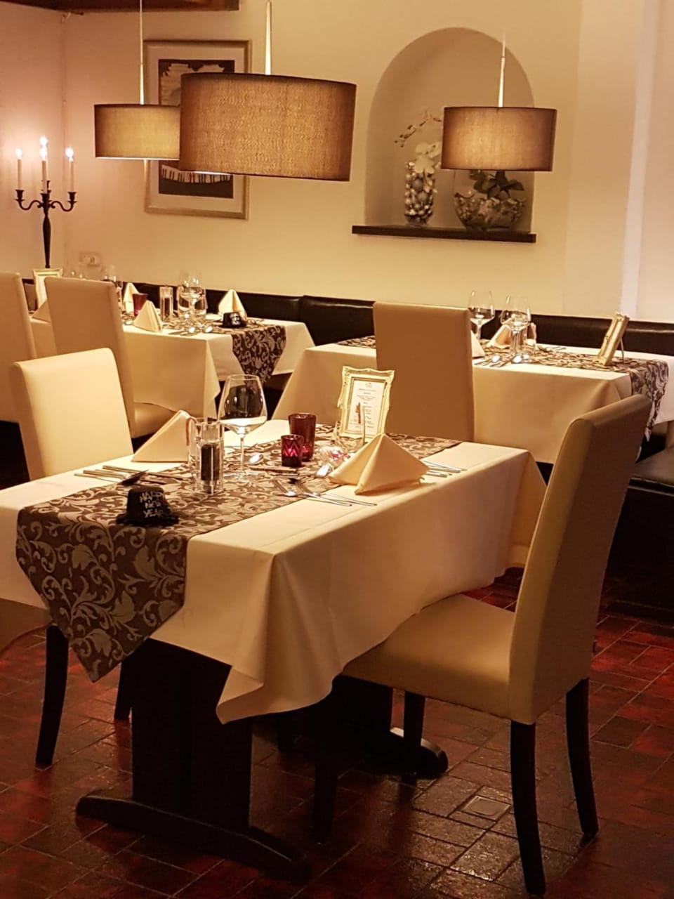 Restaurant/places to eat, Banquet/Function facilities, Dining area