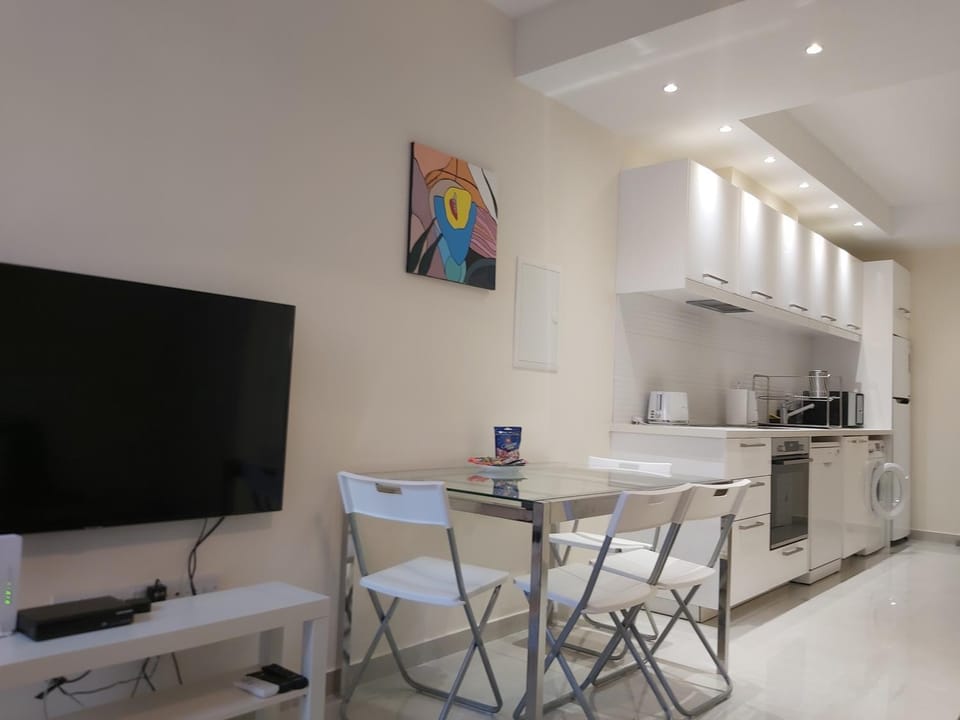 TV and multimedia, Kitchen or kitchenette, minibar, pet friendly, stove