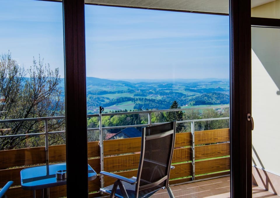 Balcony/Terrace, Mountain view