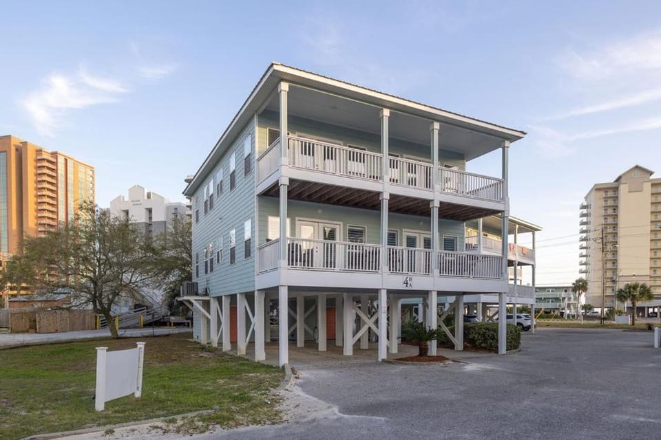 Spinnaker Pointe 4B Apartment in West Beach