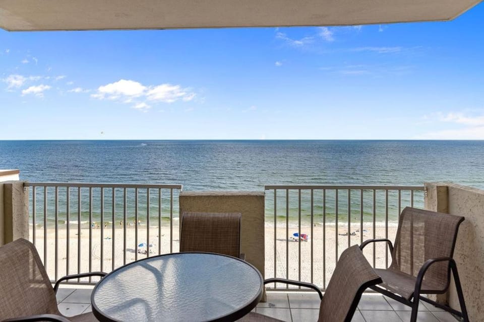 Tropical Winds 701 Apartment in West Beach