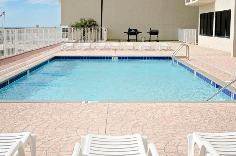 Tropical Winds 701 Apartment in West Beach