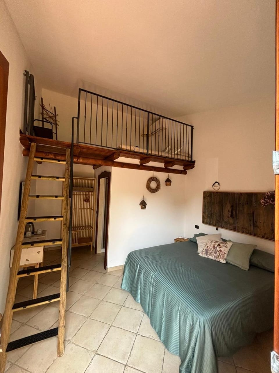 Bed, Photo of the whole room