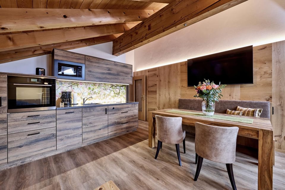 TV and multimedia, Kitchen or kitchenette, Dining area